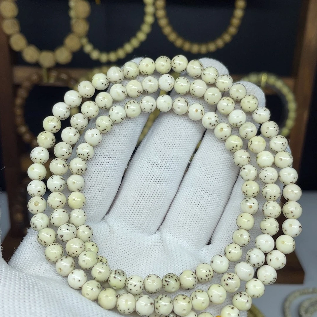 星月菩提手串辽****?6圆珠，大眼睛