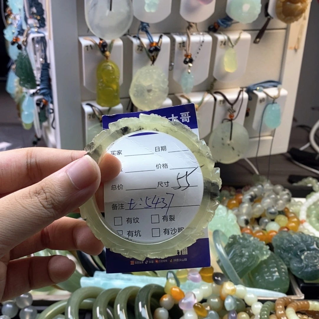 未镶嵌蛇纹石玉颈饰