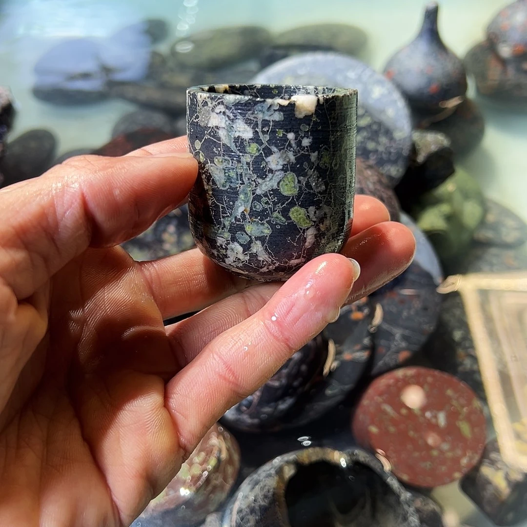 梅花玉茶周边鱼缸石微瑕不退不换