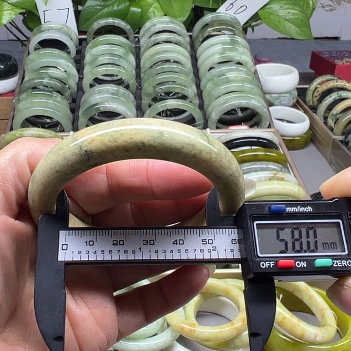 蛇纹石玉未镶嵌手镯9