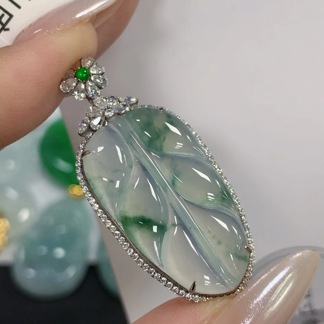 颈饰18K金镶嵌翡翠