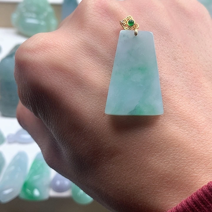 小****翡翠未镶嵌颈饰翡翠88