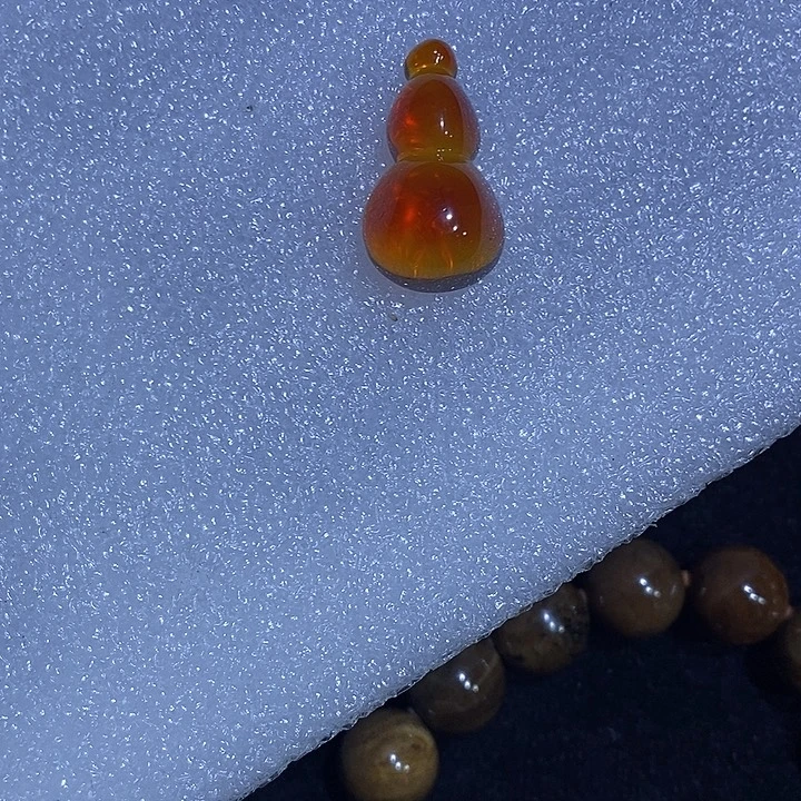 琥珀未镶嵌颈饰缅甸干放血珀葫芦