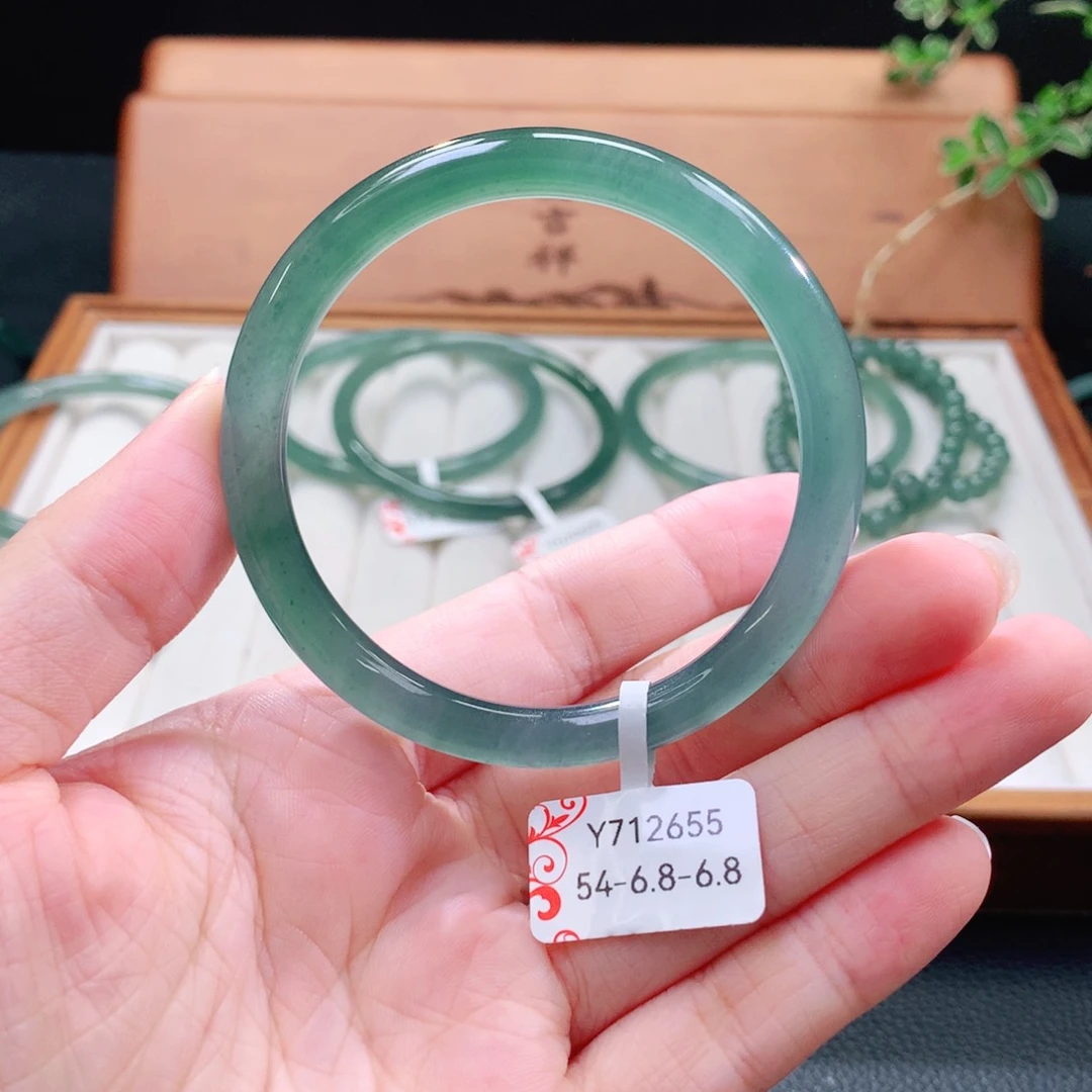 翡翠手镯（圆镯）未镶嵌