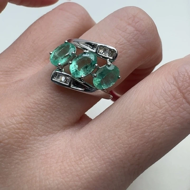 祖母绿戒指未镶嵌