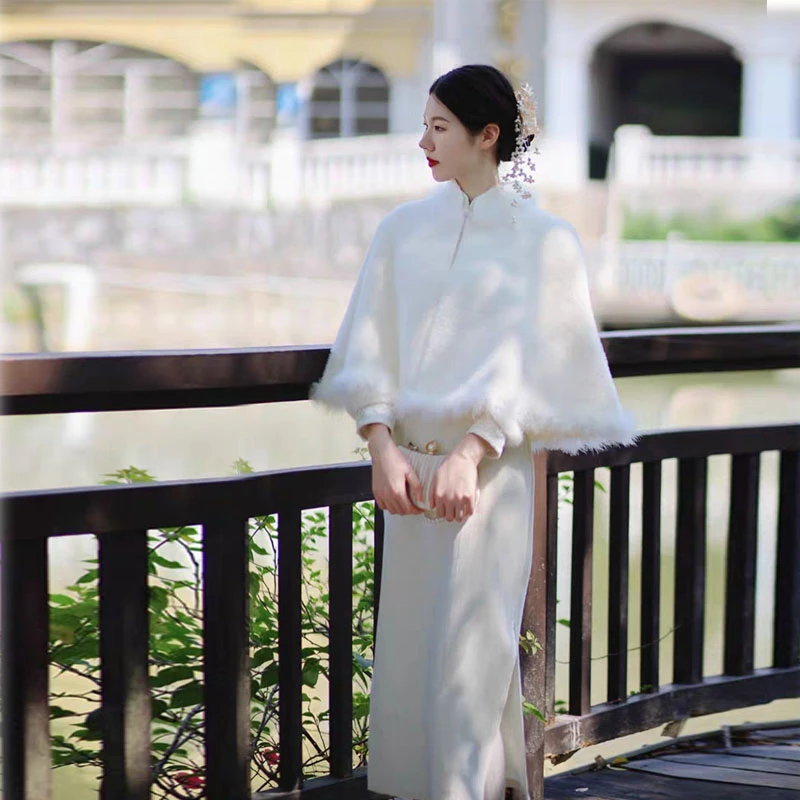 立领白色鸵鸟毛配旗袍披肩外搭2025新款外套保暖高端斗篷短款开衫