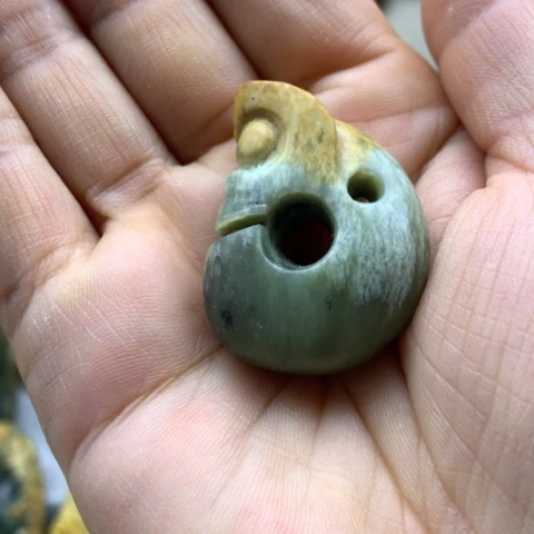 【闪购商品】未镶嵌岫岩河磨玉（透闪石质玉）挂件