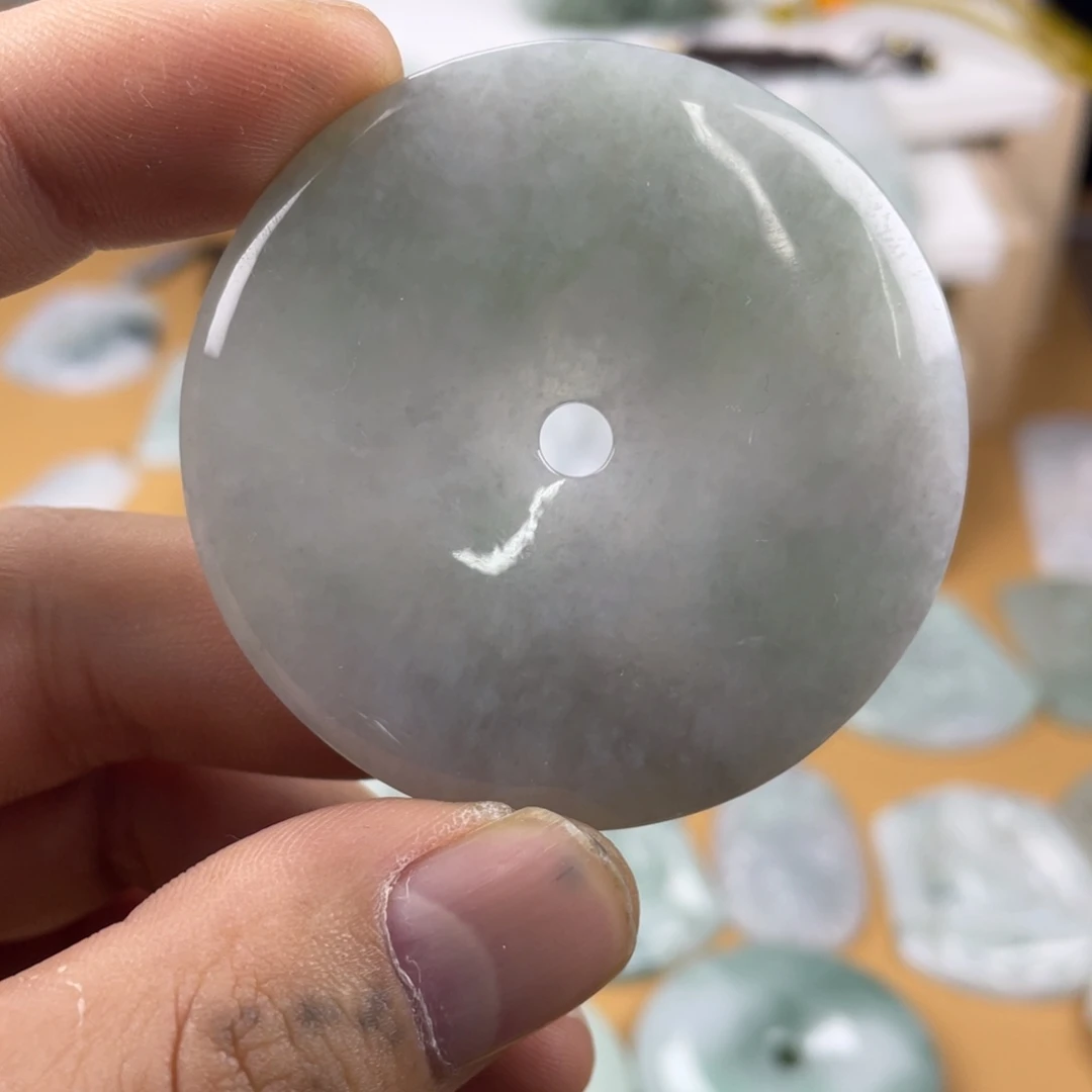 翡翠未镶嵌颈饰平安扣