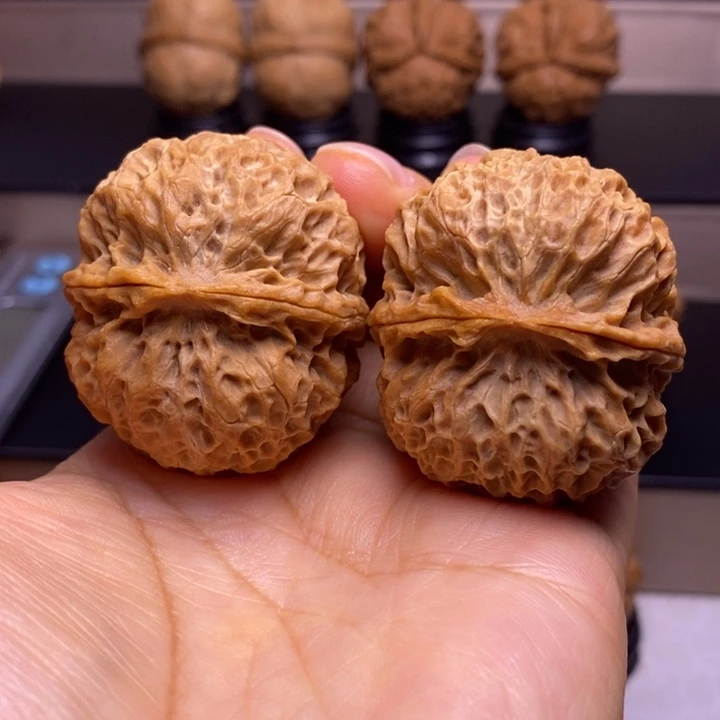 文玩核桃把件龙鳞战甲绣球71