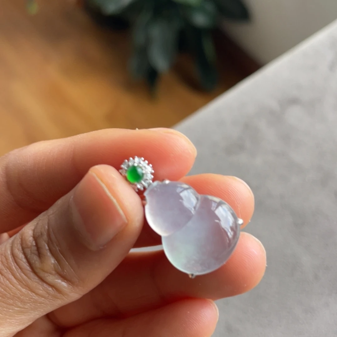 翡翠18K金镶嵌颈饰白冰