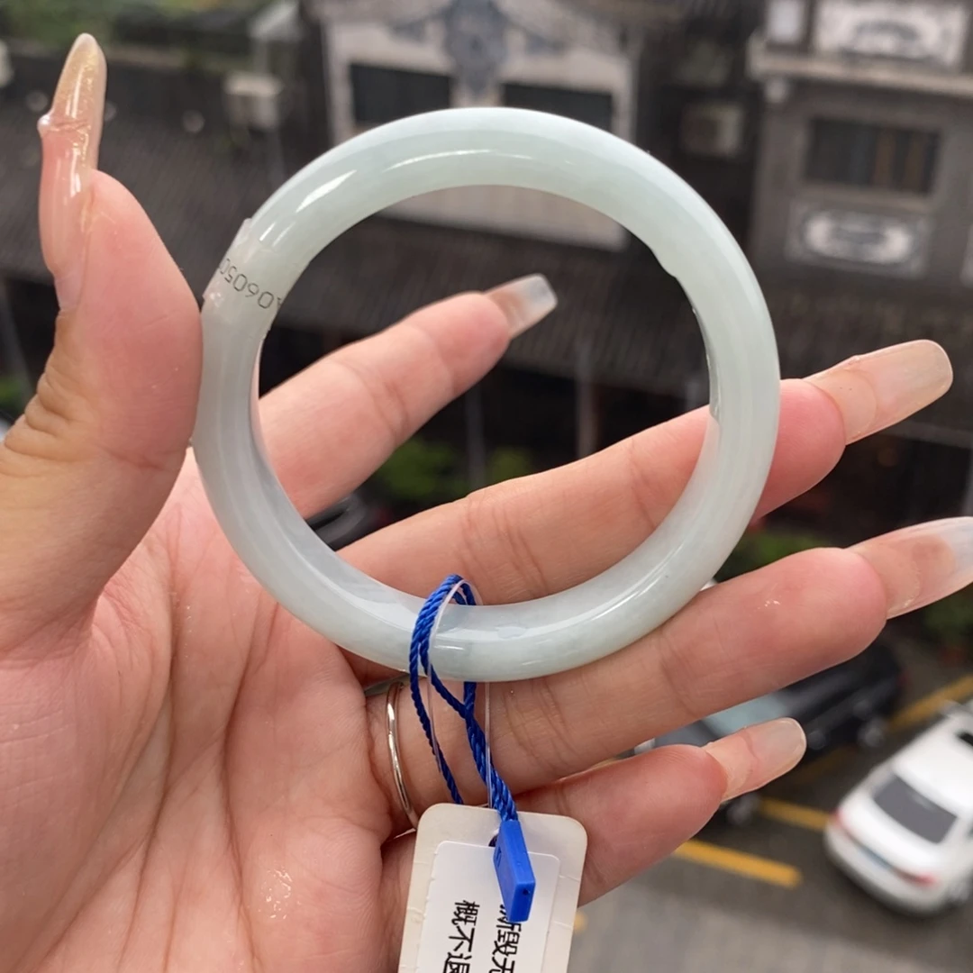 翡翠手镯未镶嵌50口