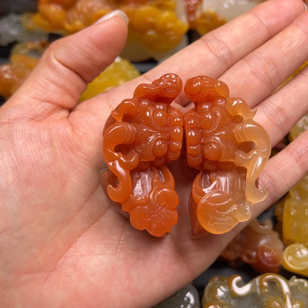 未镶嵌石英质玉（黄龙玉）颈饰