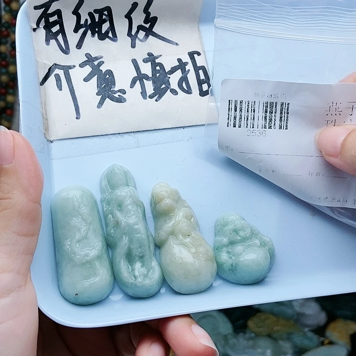 颈饰足铂镶嵌翡翠翡翠