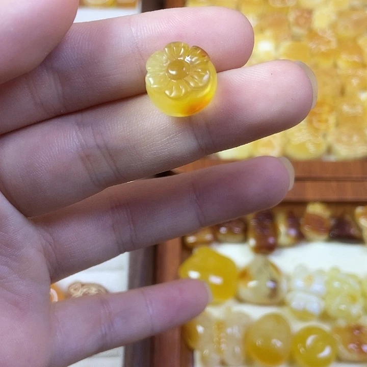 橄榄核吊坠小柿子