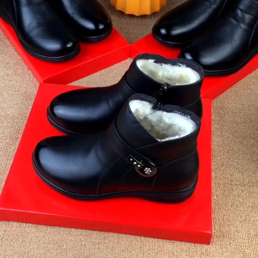 2025冬季新款软底妈妈棉靴女加绒加厚雪地靴中老年平底防滑短靴子