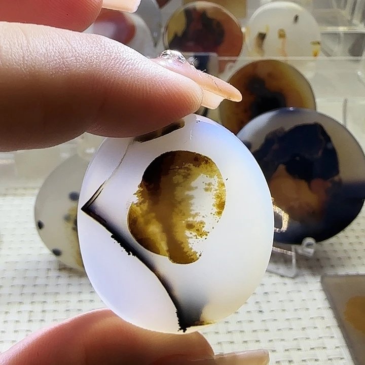 玛瑙/玉髓未镶嵌珠宝奇石