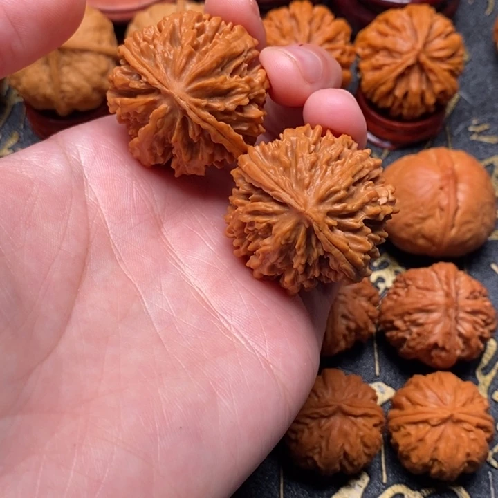 孙***南文玩核桃吊坠麒麟纹