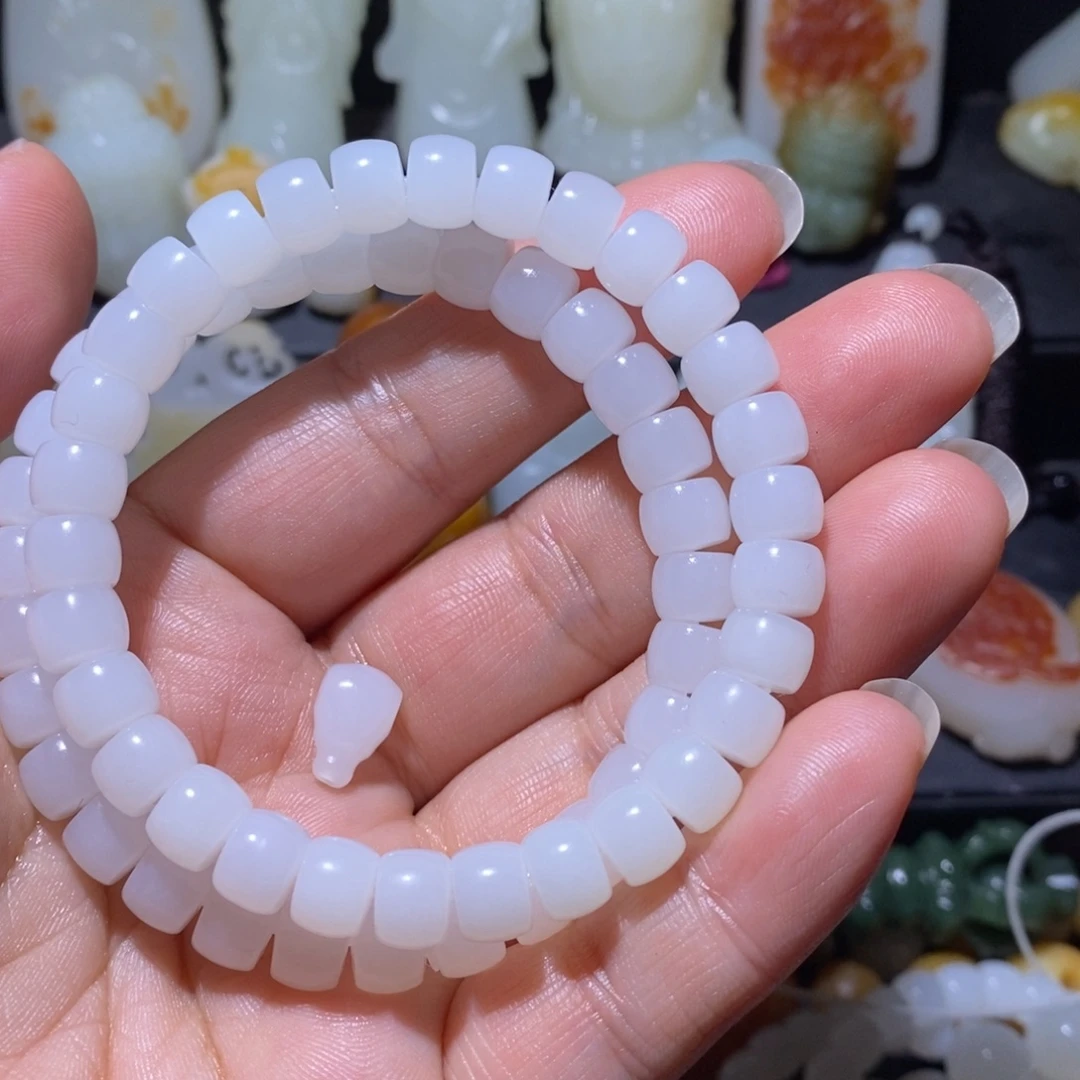 杨***宝和田玉未镶嵌颈饰