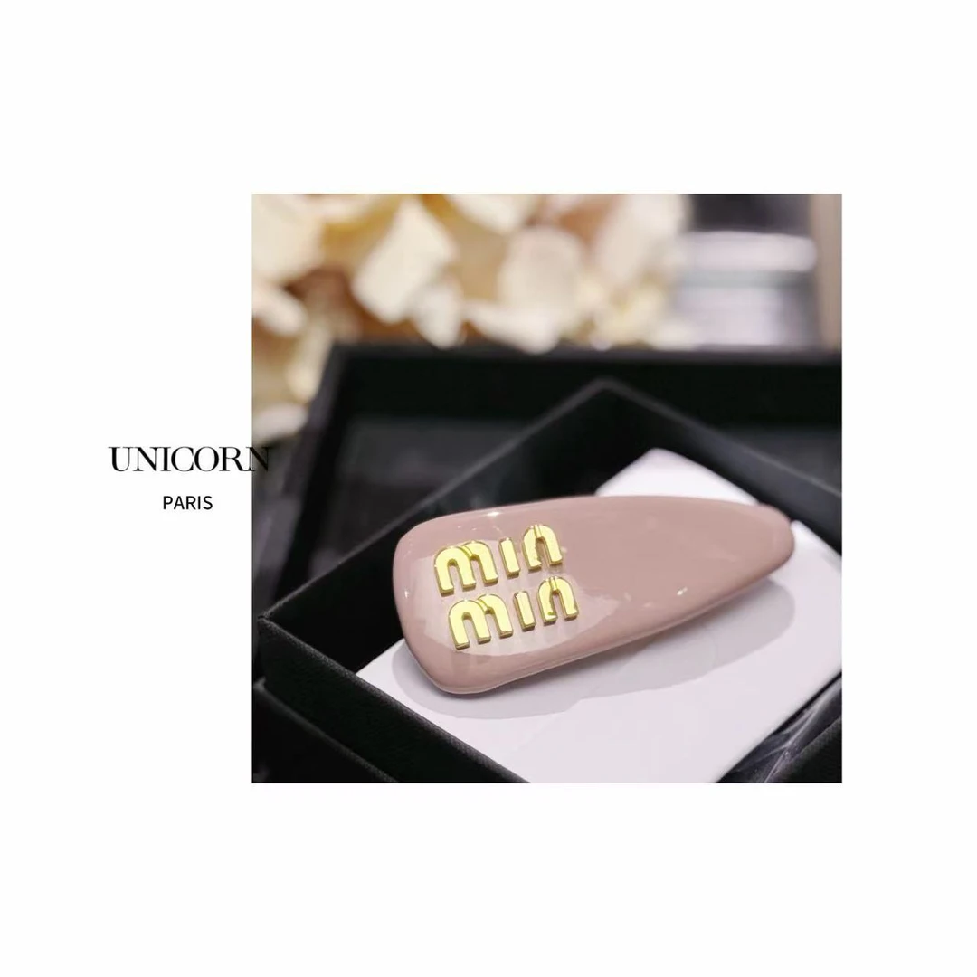 【热卖】时尚博主日常搭配三角发夹 FS0048