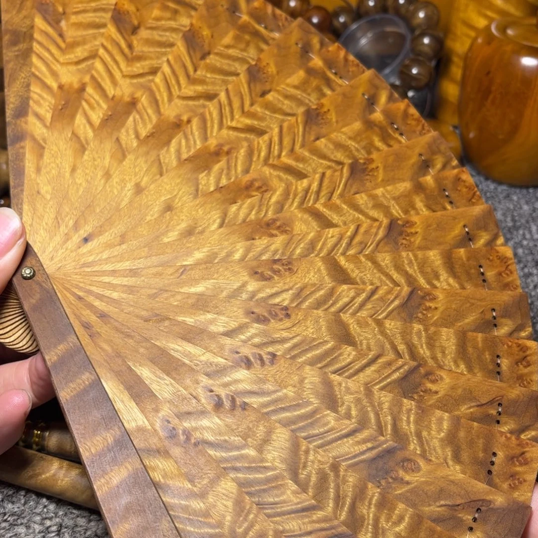 金丝楠枯木花纹扇子