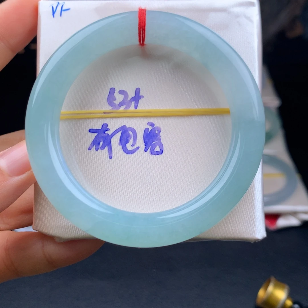 翡翠未镶嵌手镯冰蓝