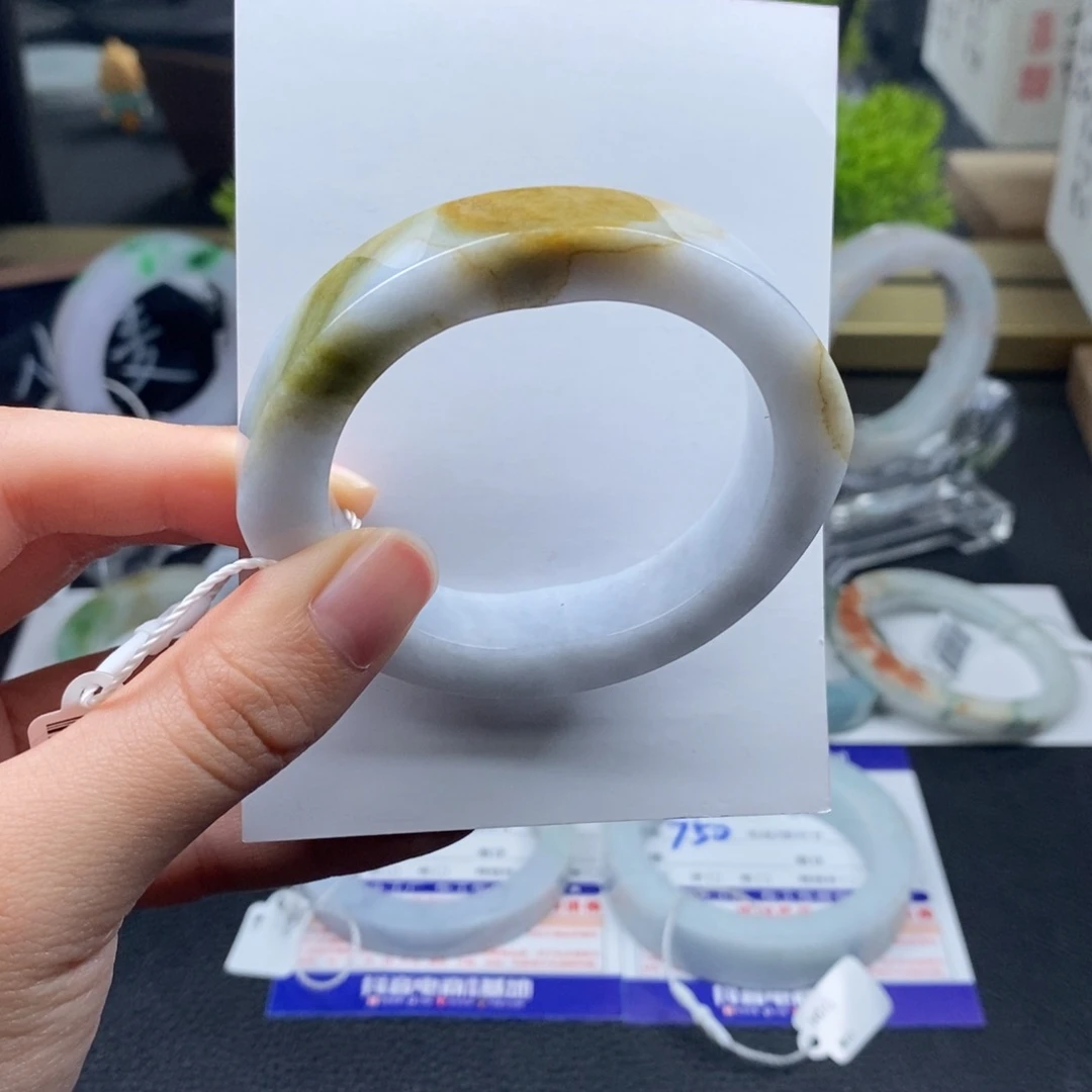 未镶嵌手镯定制翡翠白底黄翡贵妃