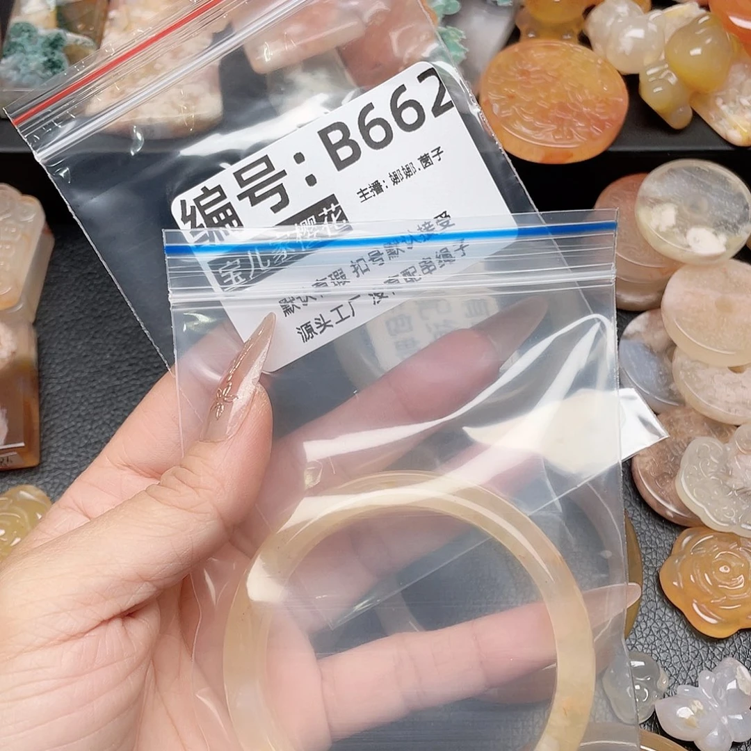 玛瑙/玉髓颈饰银S925镀金镶嵌小*