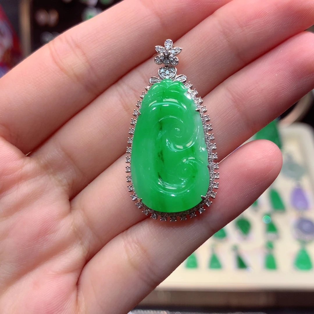 翡翠18K金镶嵌颈饰翡翠