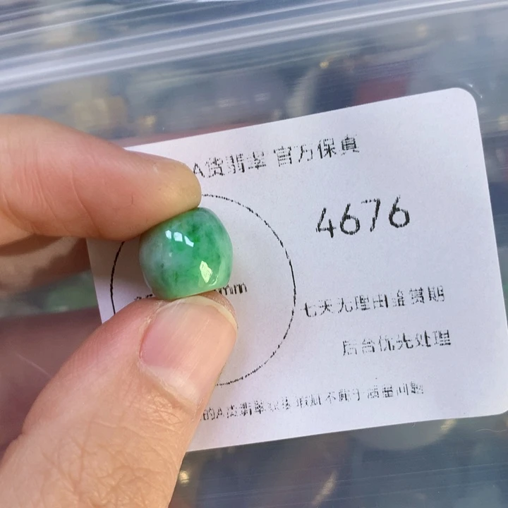 翡翠挂件未镶嵌翡翠
