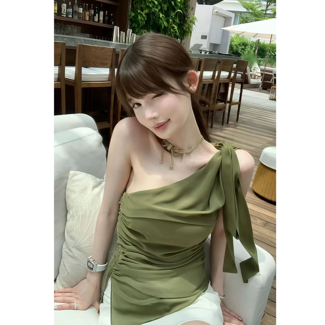 法式斜肩不规则新款背心高级感绝美别致无袖上衣配显瘦高腰休闲裤