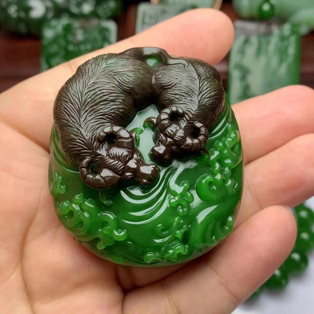 颈饰未镶嵌和田玉桐**黑