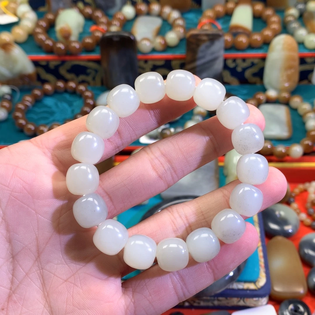 i***风和田玉（糖玉）未镶嵌手链