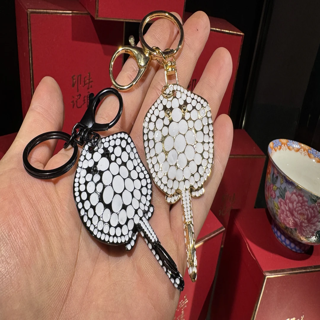魟鱼文创黑白虹鱼造型合金钥匙扣