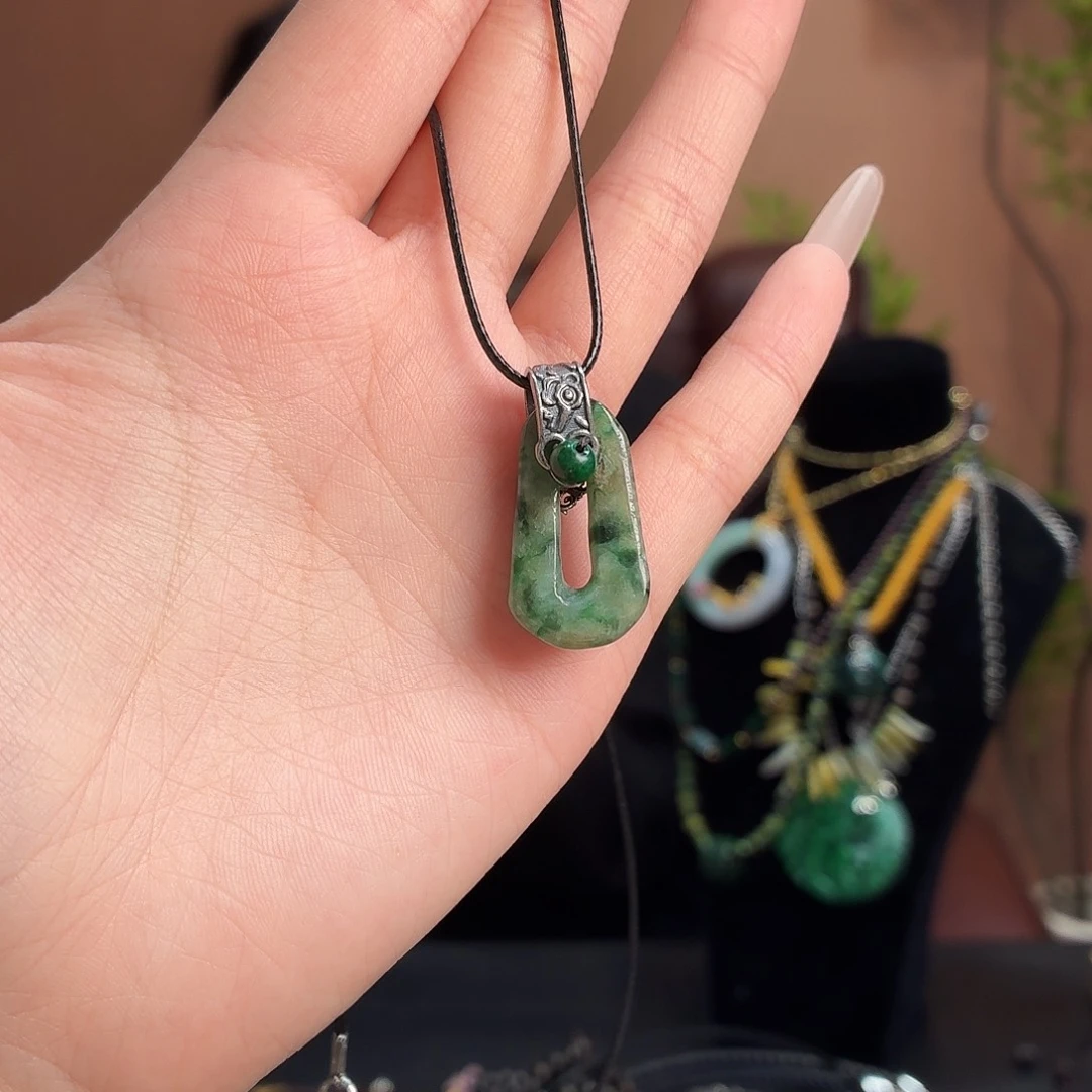 翡翠未镶嵌耳饰吊坠