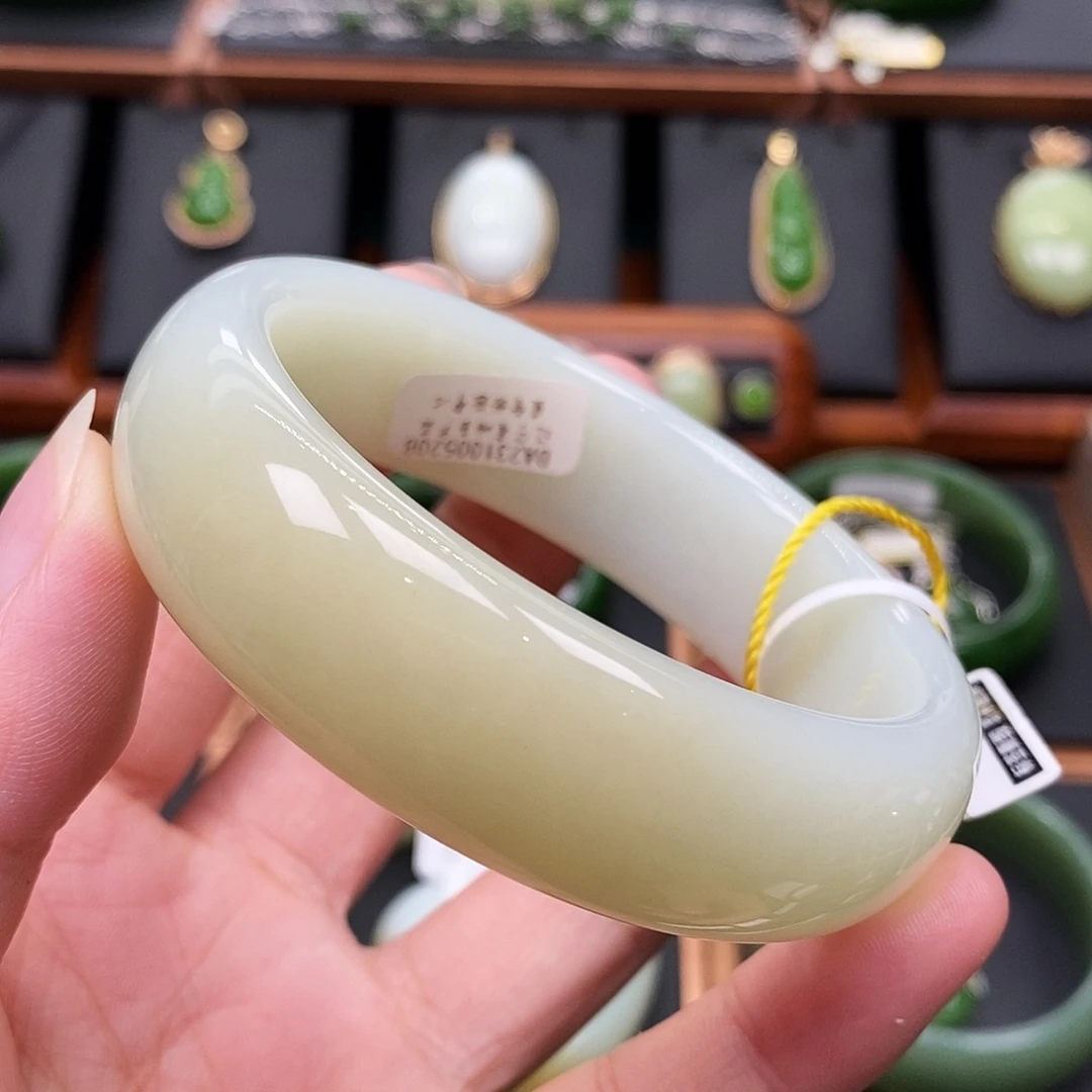 和田玉（糖玉）未镶嵌手镯