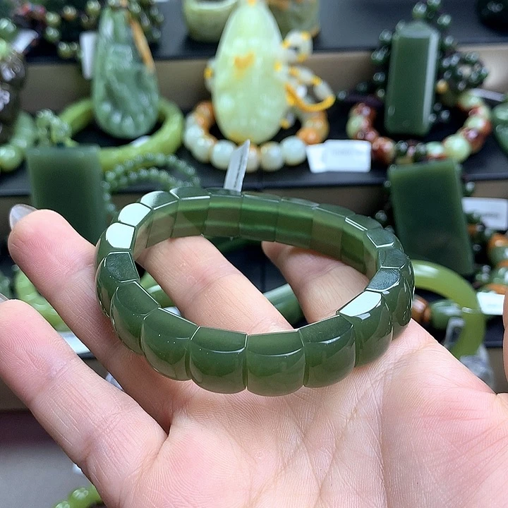 军***哥手串未镶嵌透闪石质玉