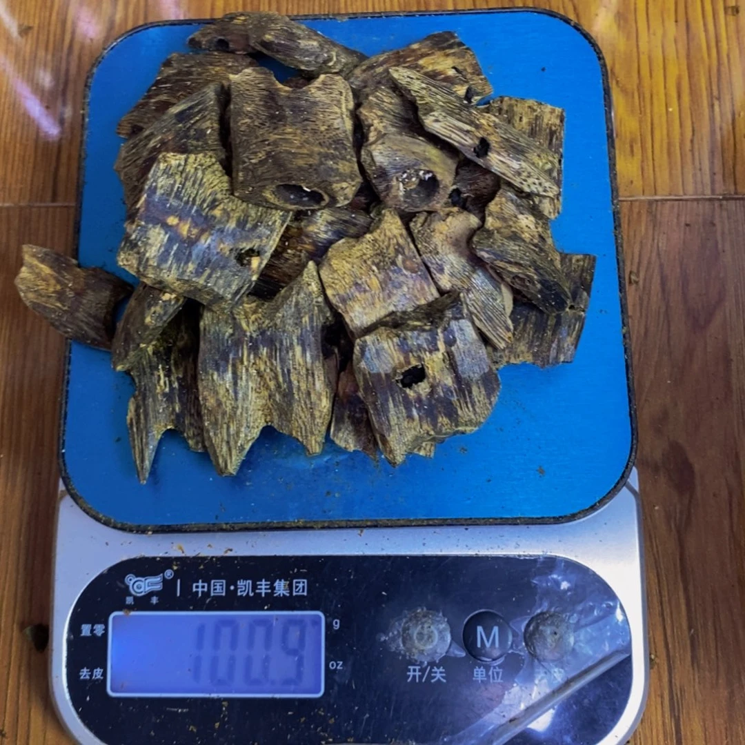 瑞***s沉香沉香碎屑棋楠蓝宝石块料100克