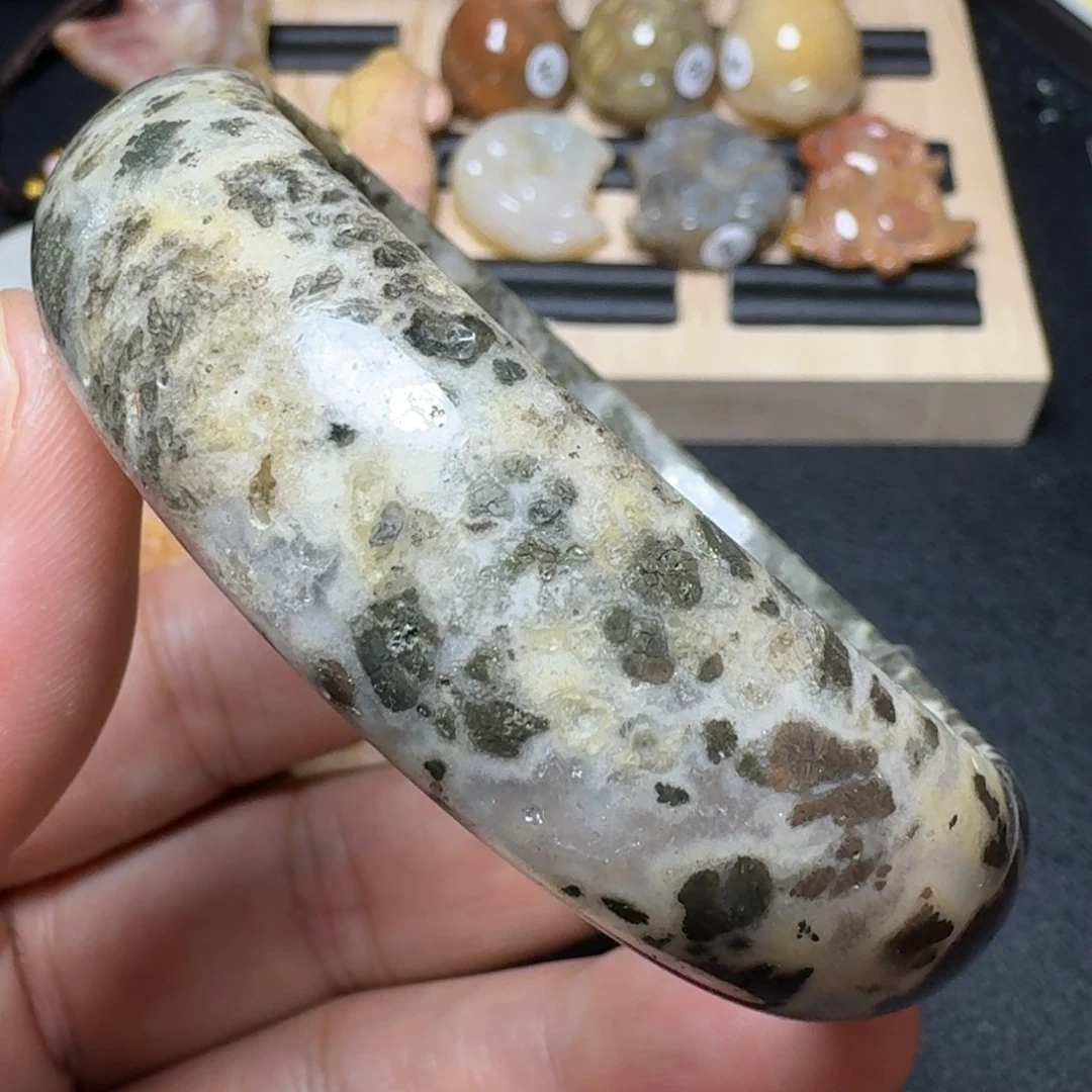 未镶嵌纯天然石有机玉石保真色石英质玉61.7圈口