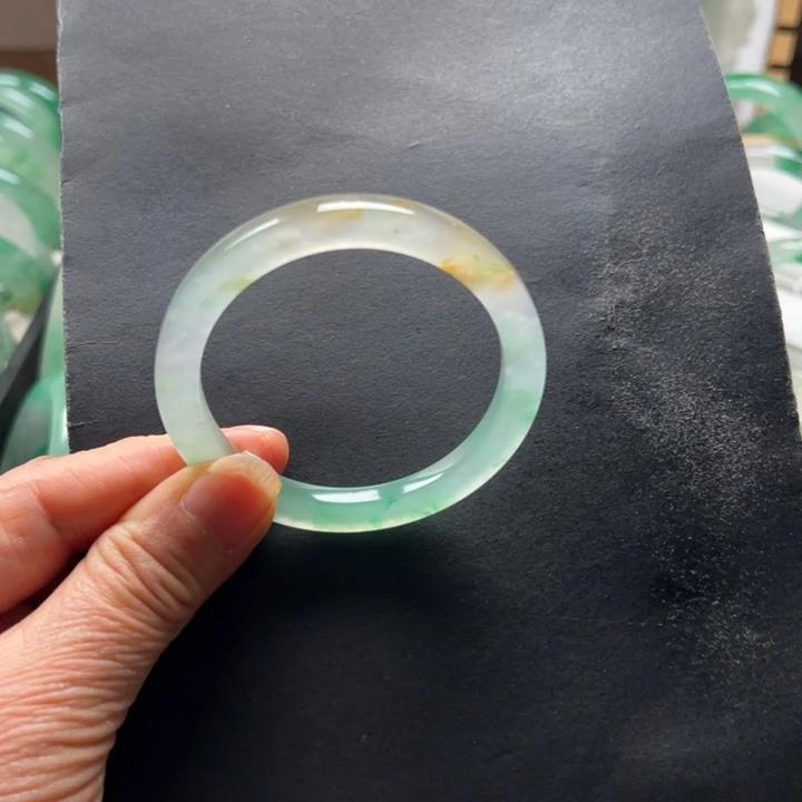 石英质玉（非洲翠）未镶嵌手镯