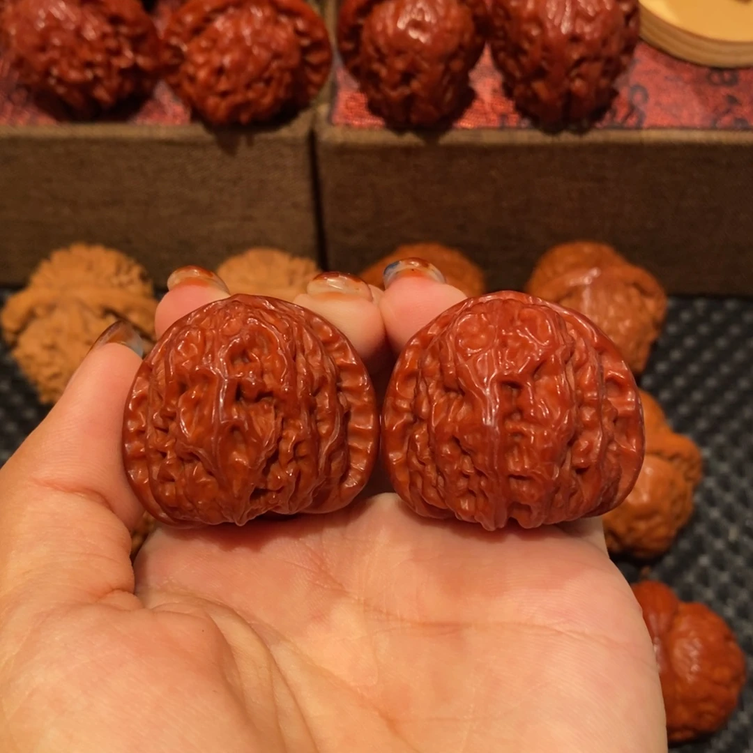 文玩核桃吊坠35.8玉化白狮子，0617