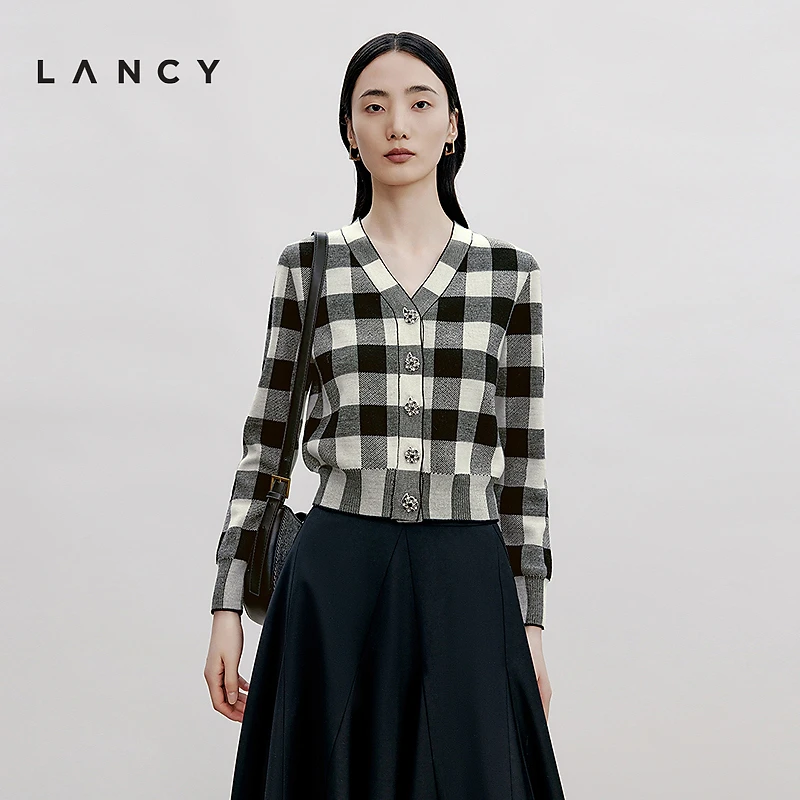 LANCY/朗姿秋季时尚复古黑白格针织开衫女v领法式上衣女