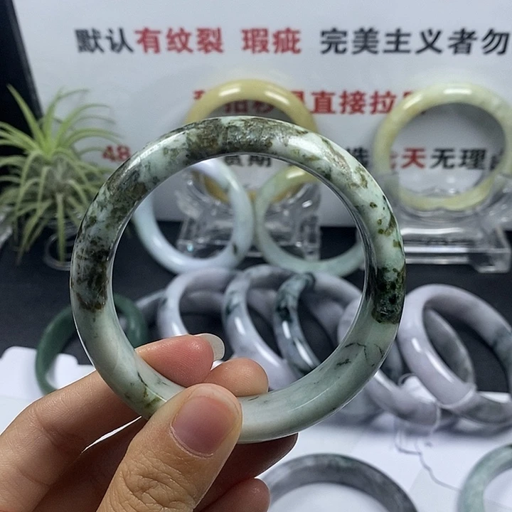 未镶嵌手镯翡翠76号。 56.6圈