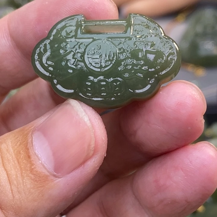 和田玉未镶嵌颈饰