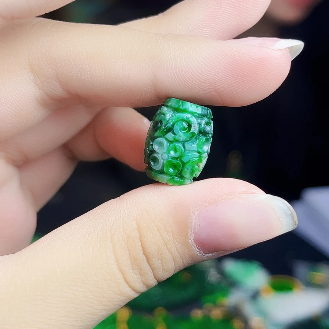 颈饰未镶嵌翡翠多样性