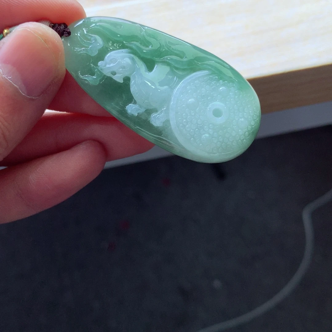 翡翠颈饰未镶嵌吊坠