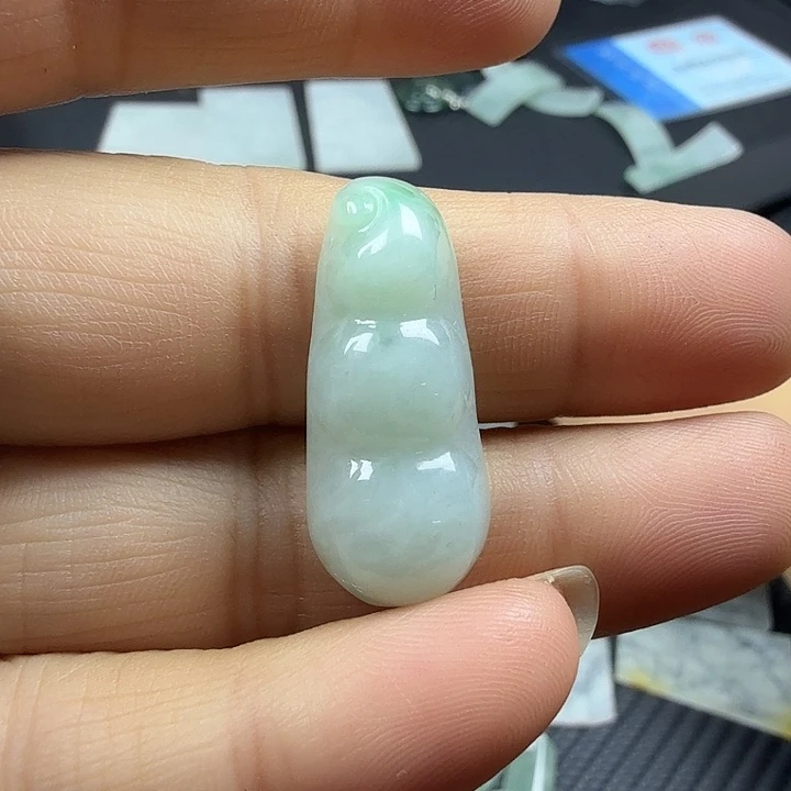 翡翠未镶嵌颈饰天然缅甸A货翡翠