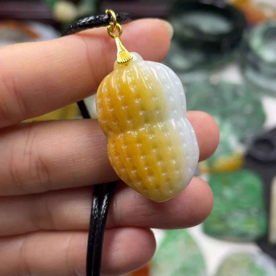 翡翠未镶嵌颈饰牌子