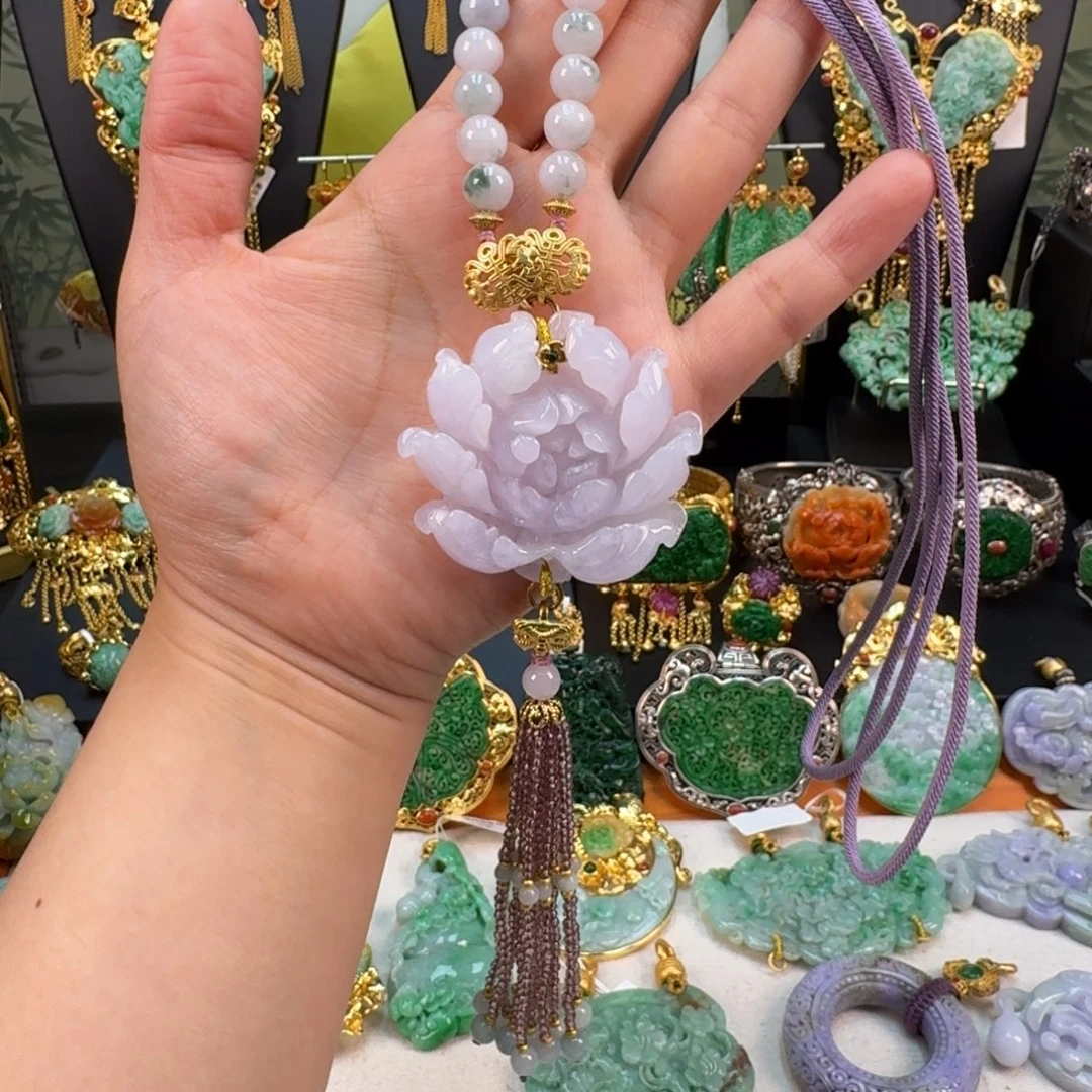 翡翠未镶嵌颈饰富贵花开吊坠