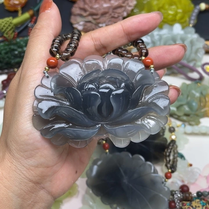 雾***0蛇纹石玉未镶嵌颈饰