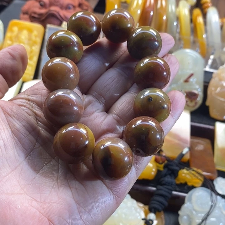 石英质玉（黄龙玉）未镶嵌颈饰